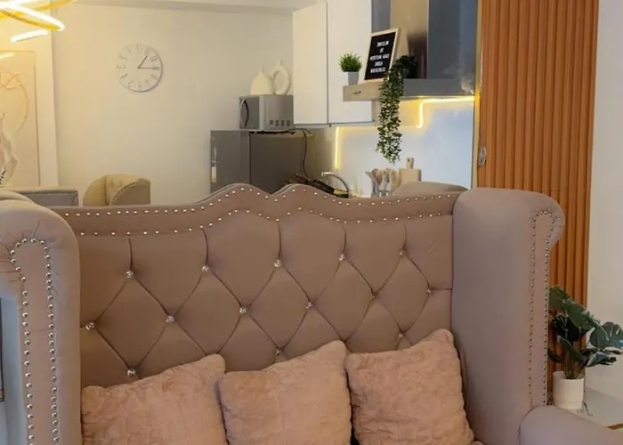 Casa Matthew Azure Staycation Отель