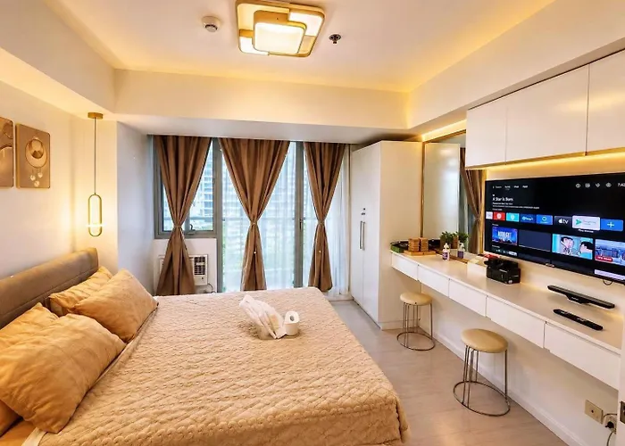 Casa Matthew Azure Staycation Отель Манила