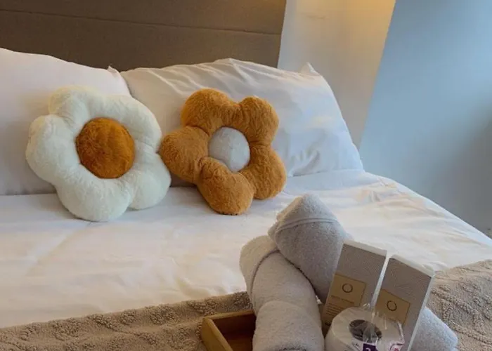 Casa Matthew Azure Staycation Отель Манила